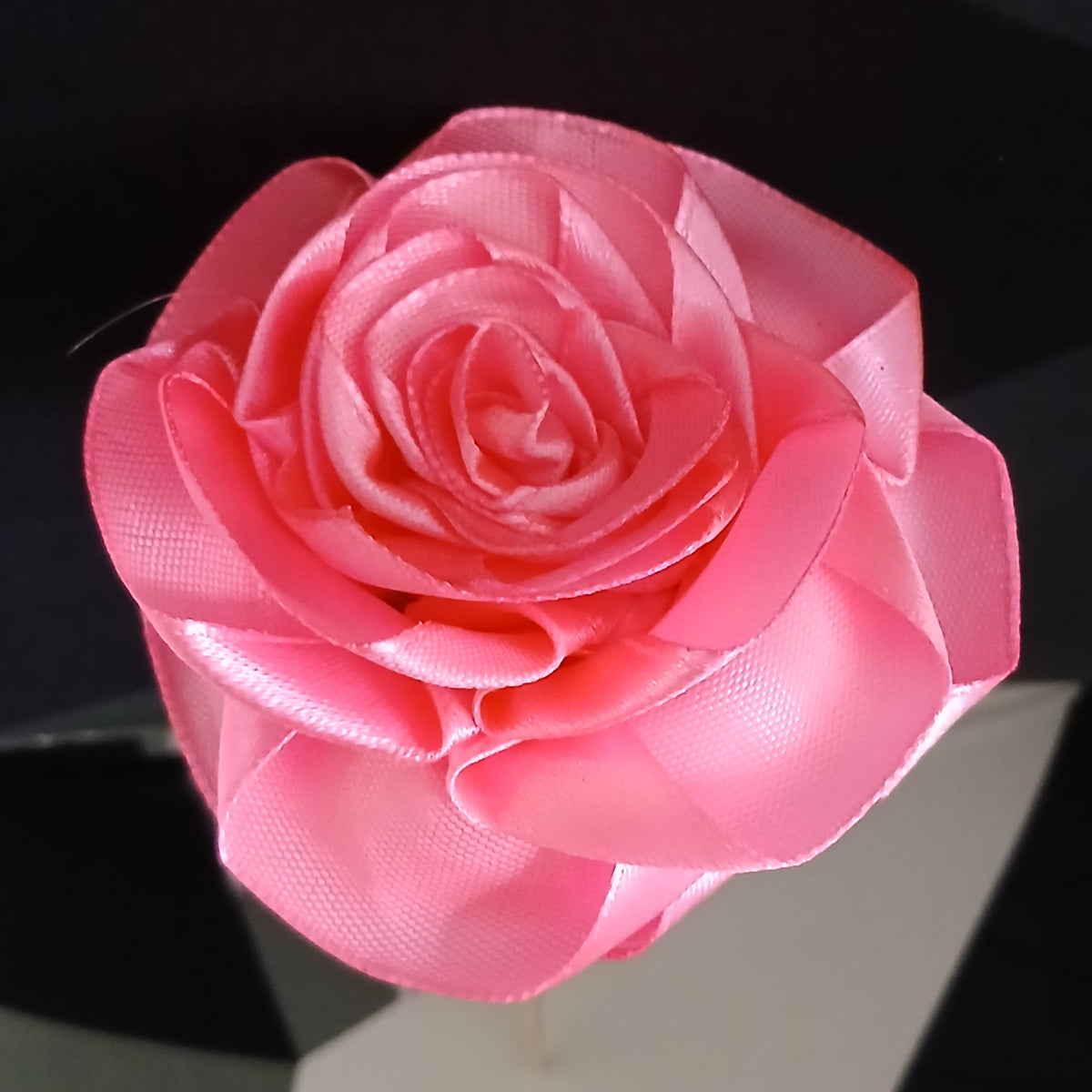 Rose en satin fait main rose clair