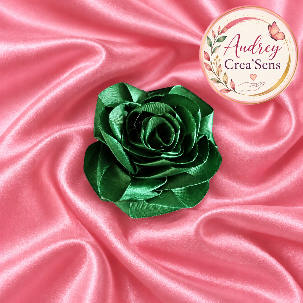 Rose satin fait main couleur vert foncé