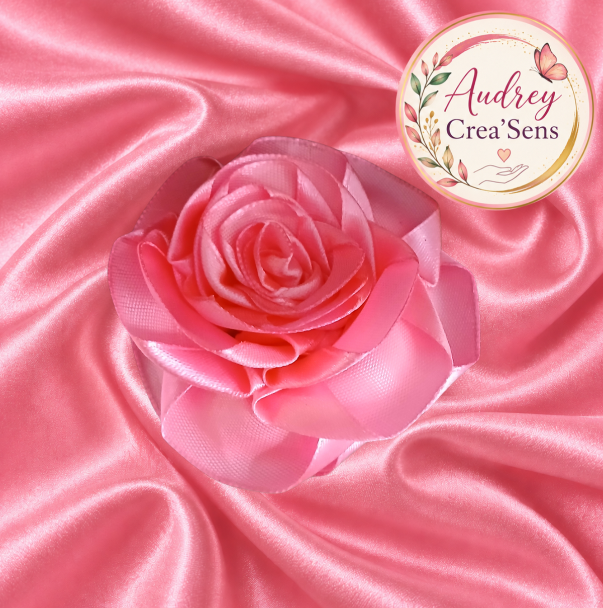 Rose en satin fait main rose clair
