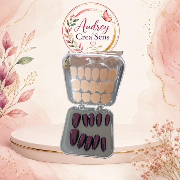 Faux ongles bandelettes bordeaux reflet